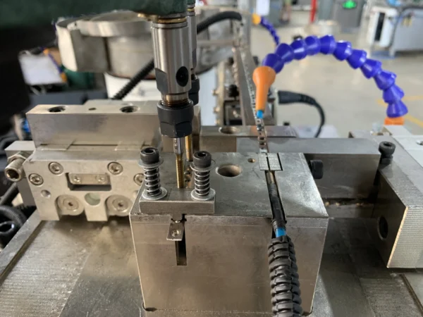 Vibrator Feeding Fully automatic T-type Drilling Tapping Machine For Metal Parts SCJTD2 - Image 4